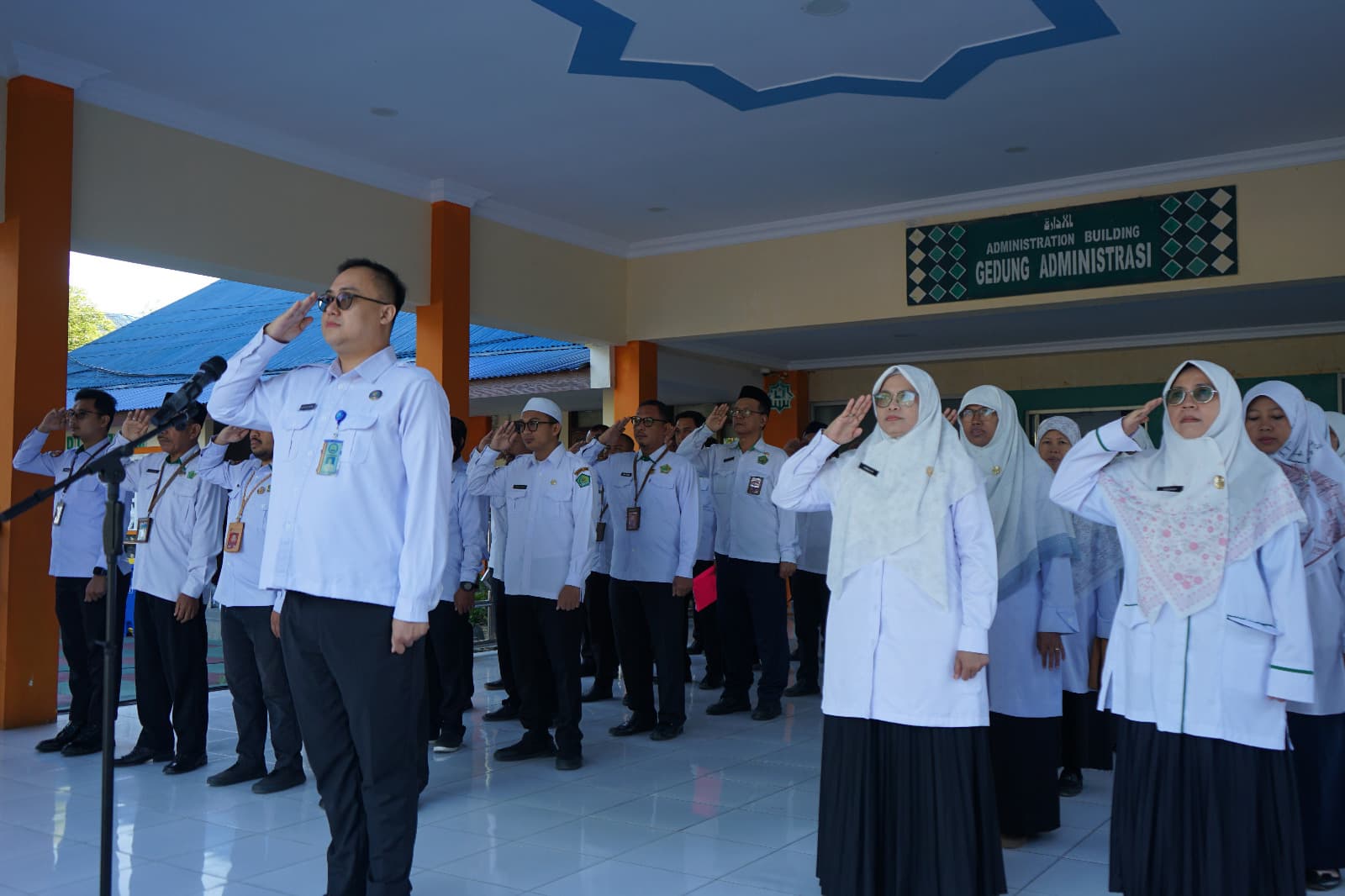 MAN IC Gorontalo Gelar Upacara Bendera dan Penguatan Program P4GN Bersama BNN Kabupaten Bone Bolango