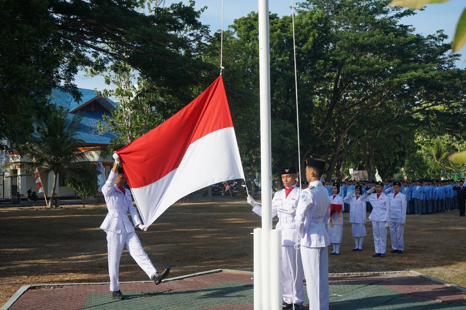 Paskibraka MAN IC Gorontalo Sukses Kibarkan Sang Merah Putih pada HUT ke-81 Kemerdekaan RI