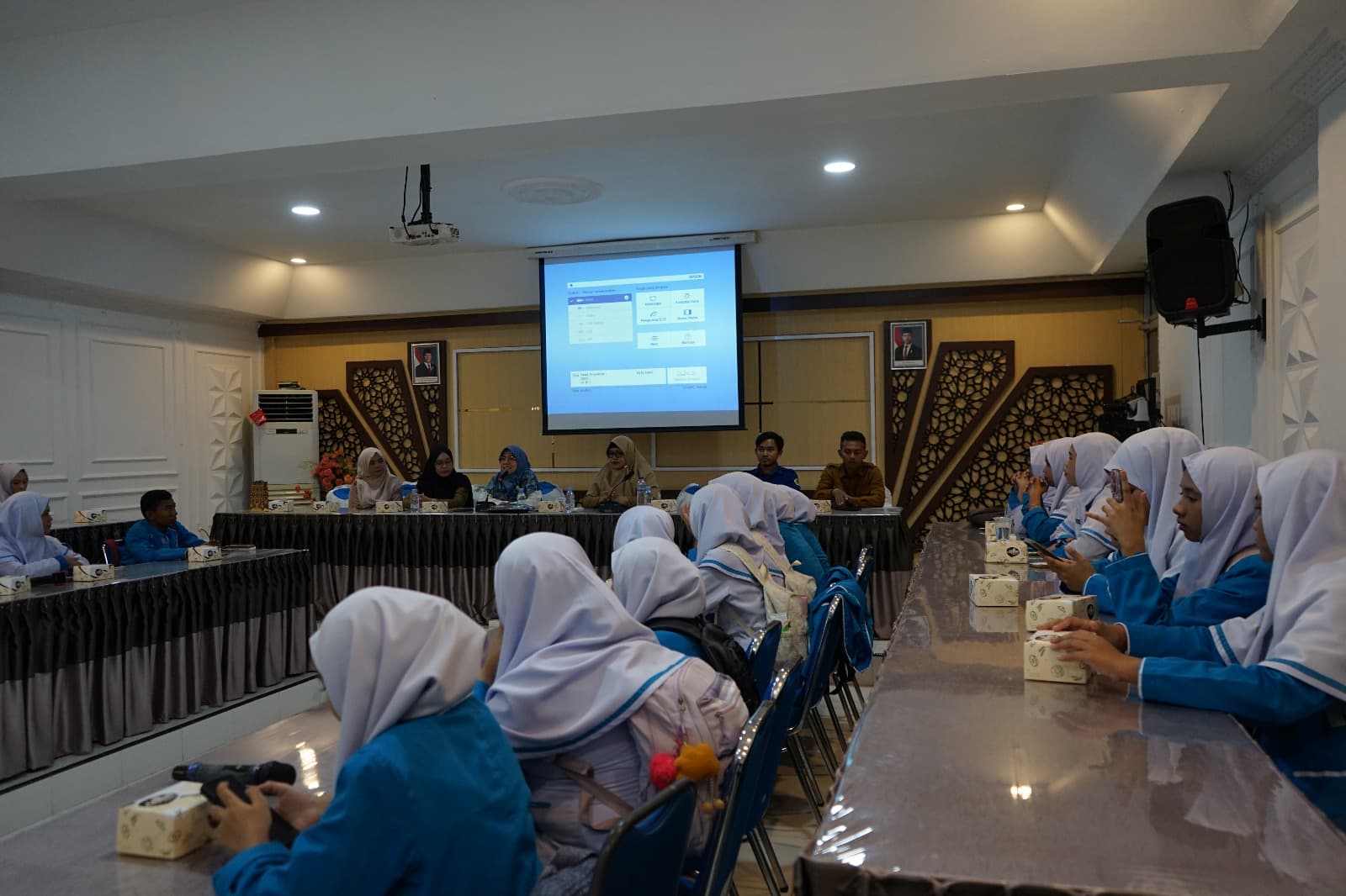 MAN IC Gorontalo Terima Kunjungan Studi SMK Tridharma Gorontalo, Pelajari Sistem Pembelajaran dan Fasilitas Pendidikan