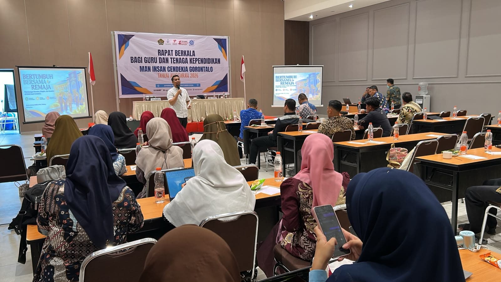 Perkuat Pemahaman Karakter Remaja, Guru dan Tenaga Kependidikan MAN IC Gorontalo Terima Materi “Bertumbuh Bersama Remaja