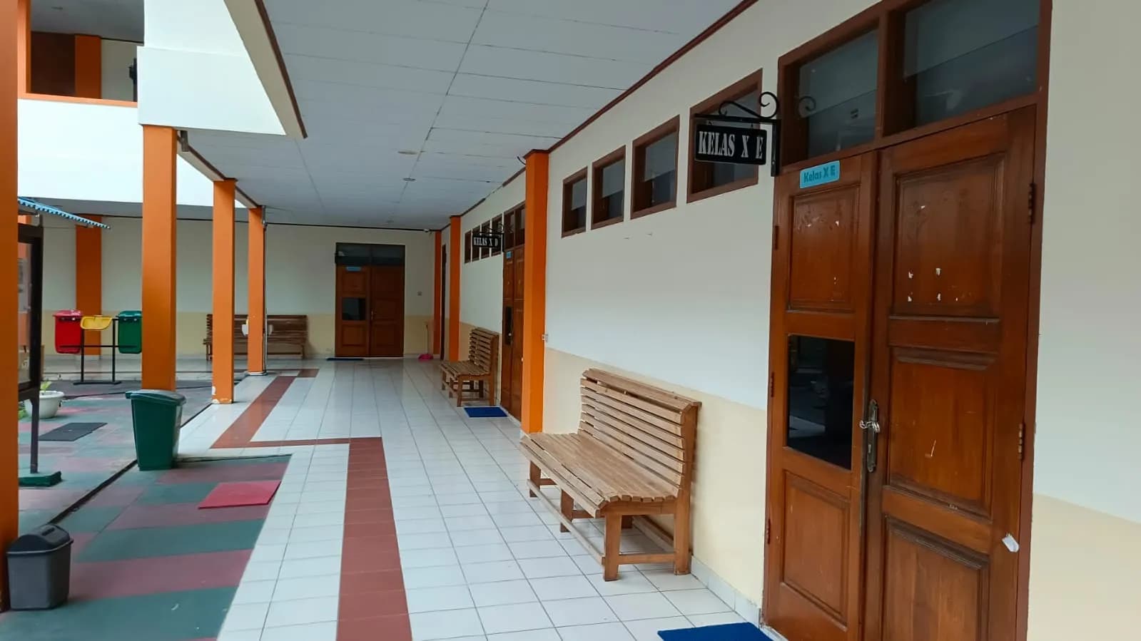 Selasar depan kelas