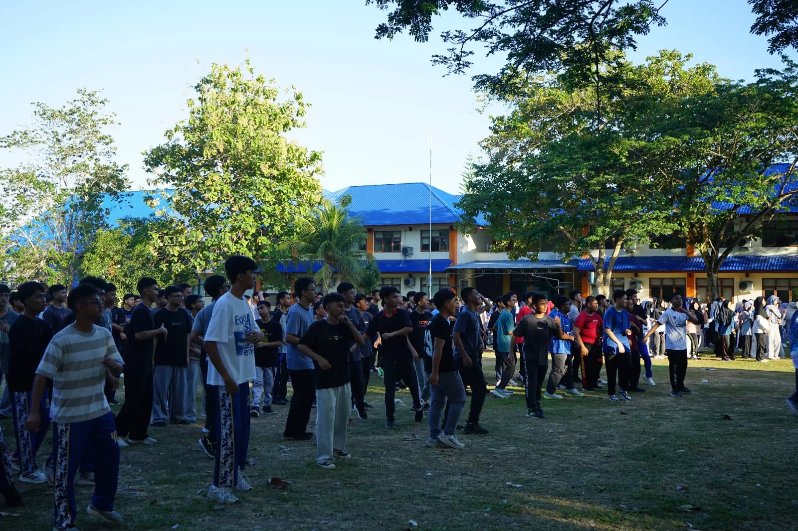 Senam Pagi Bersama Murid Kelas X, XI, XII