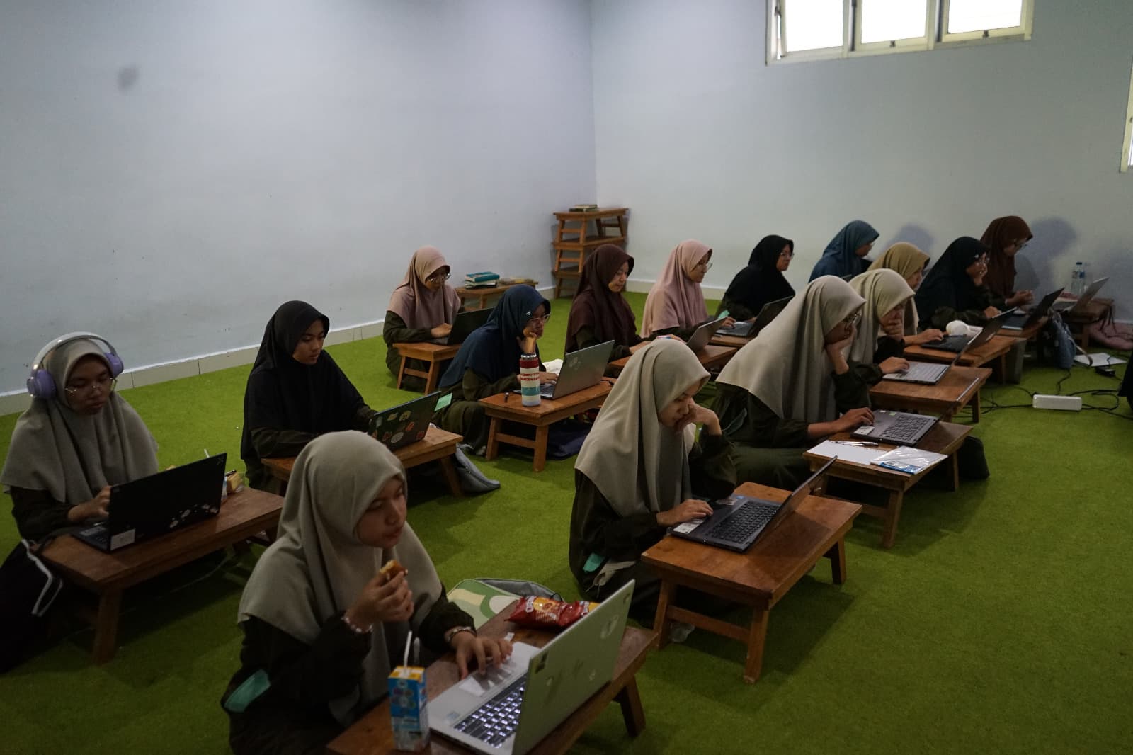 Siswa SUGT MAN IC Gorontalo Ikuti Pre-Test Riset Kolaboratif dan Pembelajaran STEM melalui LMS LAPI