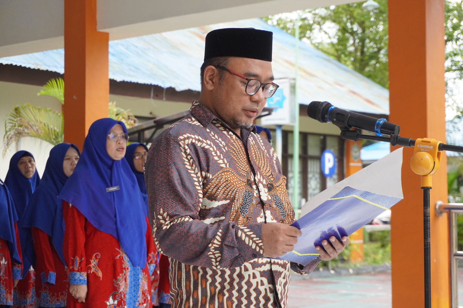 Civitas MAN IC Gorontalo Gelar Upacara Hardiknas 2 Mei, Kabag TU Kemenag Bone Bolango Ajak Refleksi Makna Pendidikan