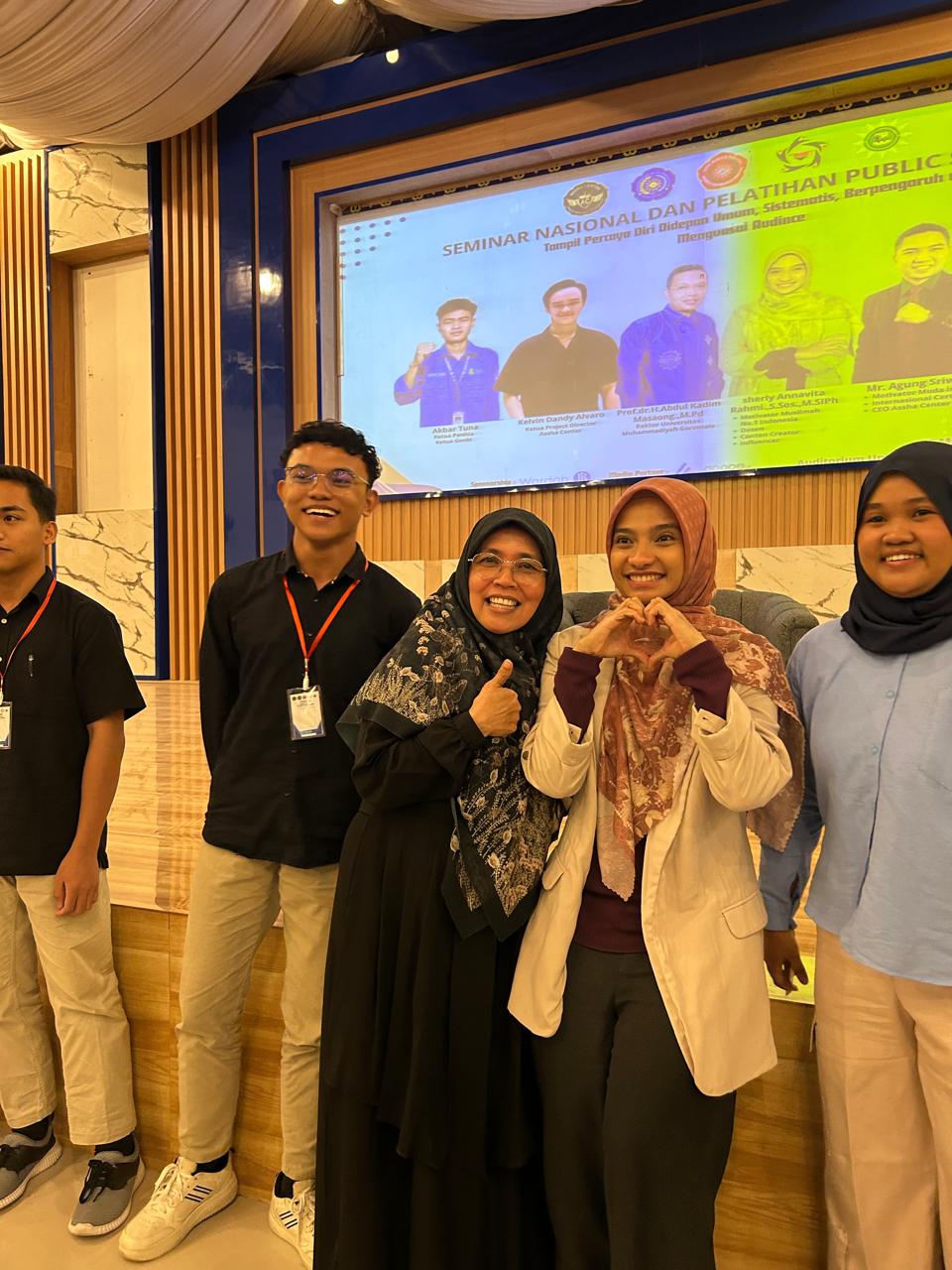 Siswa MAN IC Gorontalo Ikuti Seminar Nasional dan Pelatihan Public Speaking di UMGO Bersama Sherly Annavita
